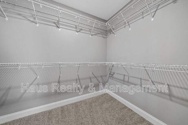 Building Photo - 191 Sambar Dr
