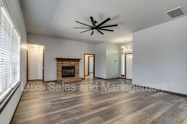 Building Photo - 1174 Misty Dr NW