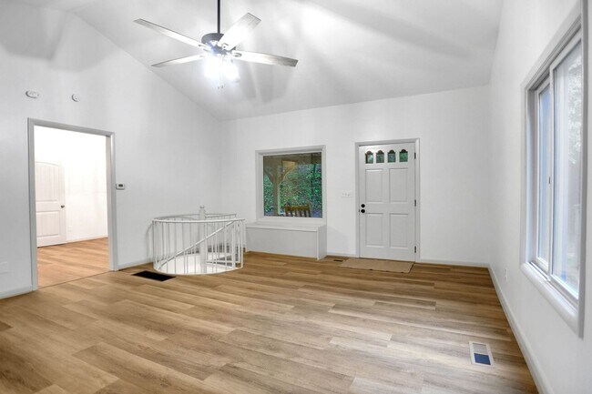 Building Photo - Charming 2BR House in Tryon