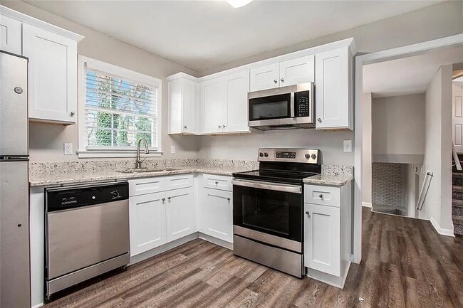 Building Photo - 2625 Crestdale Cir SE