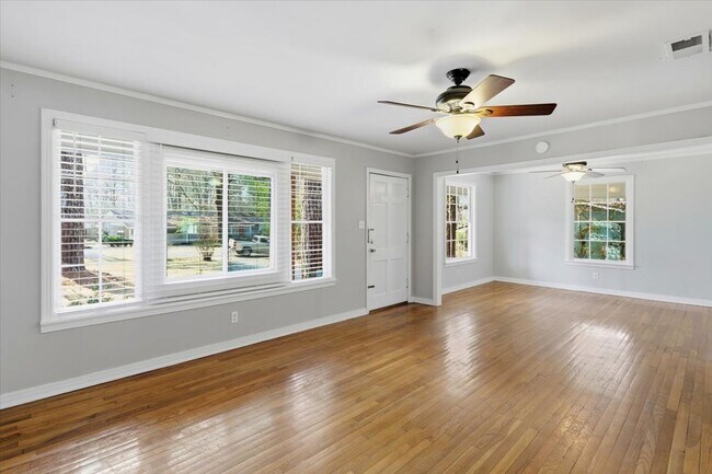 Building Photo - 2 Bedroom 2 Bath located in Northeast Jackson