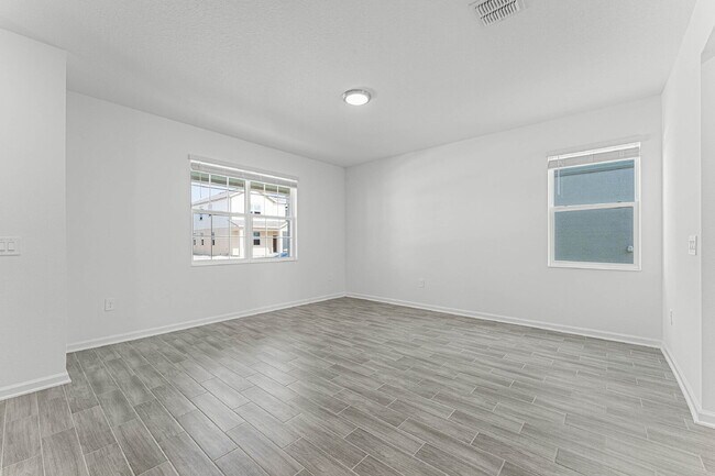 Building Photo - Available on July 10! Solar panel Spacious 3 bedroom house with all appliances included.