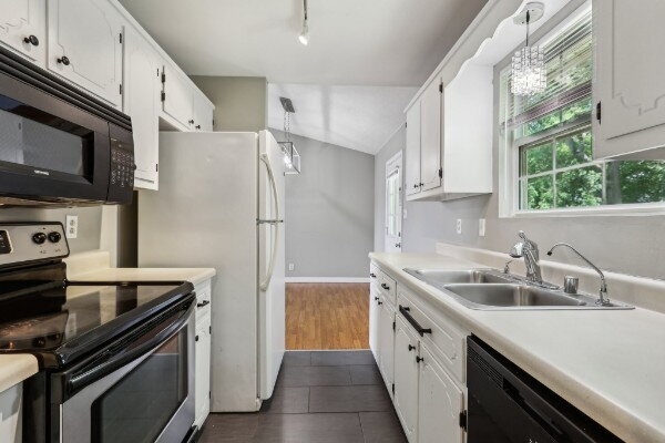 Building Photo - 157 Oak Tree Dr