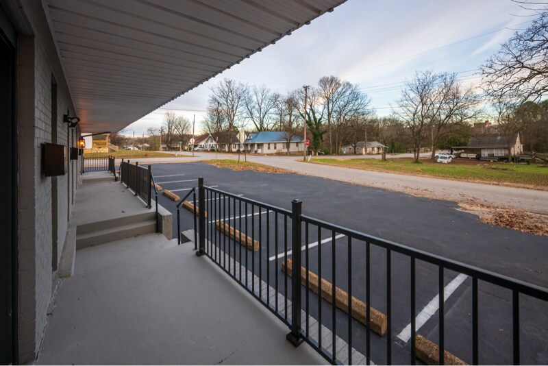 Building Photo - 165 E Charles St