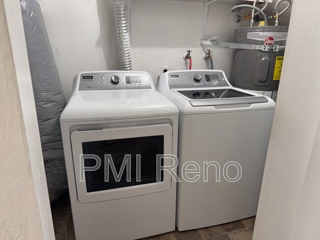 Building Photo - 1424 E 9th St