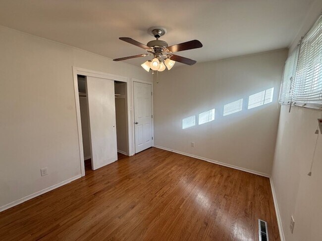 Building Photo - Cozy Home with Character