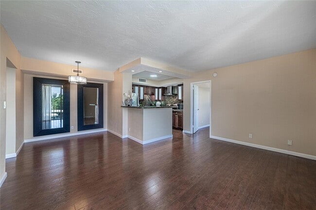 Building Photo - 1050 SE 15th St