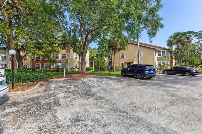 Building Photo - 225 S Tropical Trail