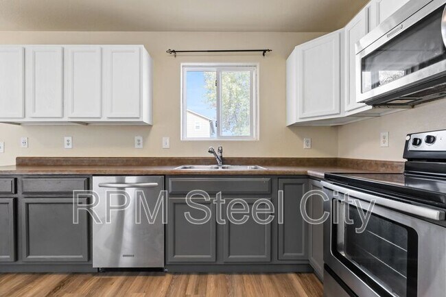 Building Photo - 2231 Meadowlark Ln