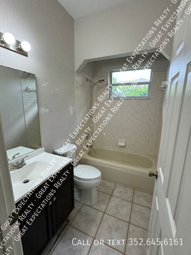 Building Photo - 8013 SW 134 Loop