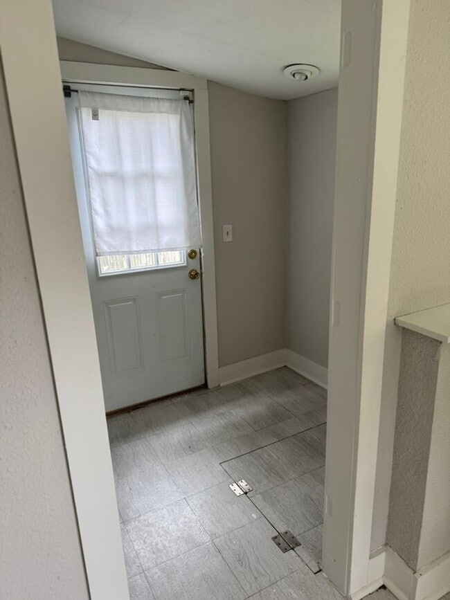 Building Photo - Nice 3-Bedroom Single Family Home Availabl...