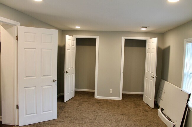 Building Photo - Luxurious Newly Renovated 3BR/2BA Haven with Private Parking - A Rare Market Gem