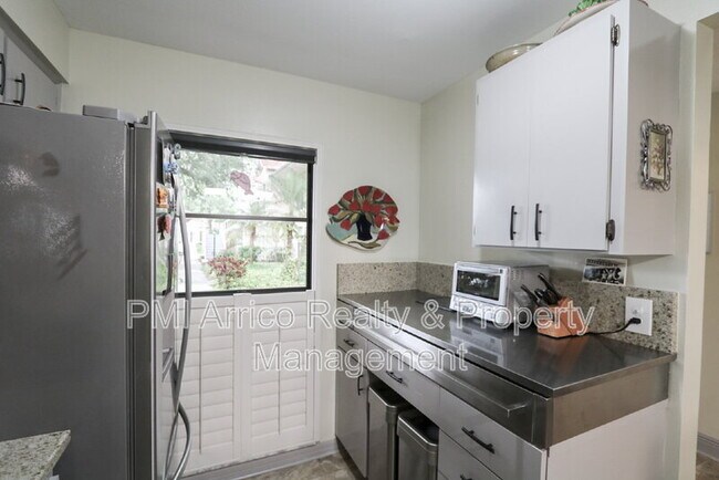 Building Photo - 323 Knottwood Ct