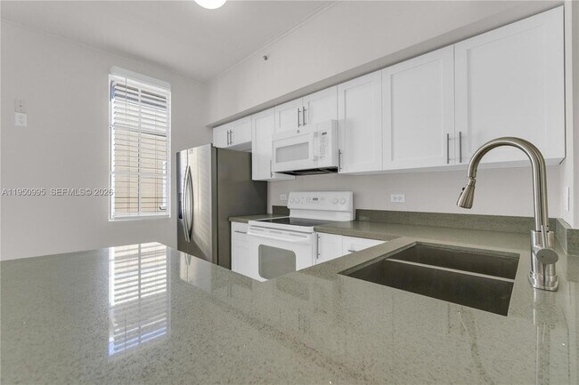 Building Photo - 2945 NE 185th St