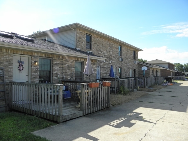 Building Photo - 8750 Sherry Dr