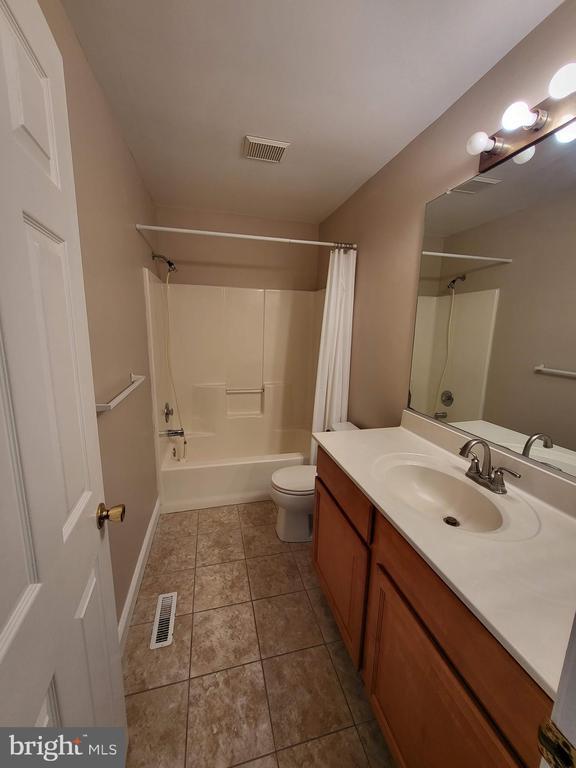 Building Photo - 6002 Bridgepointe Dr