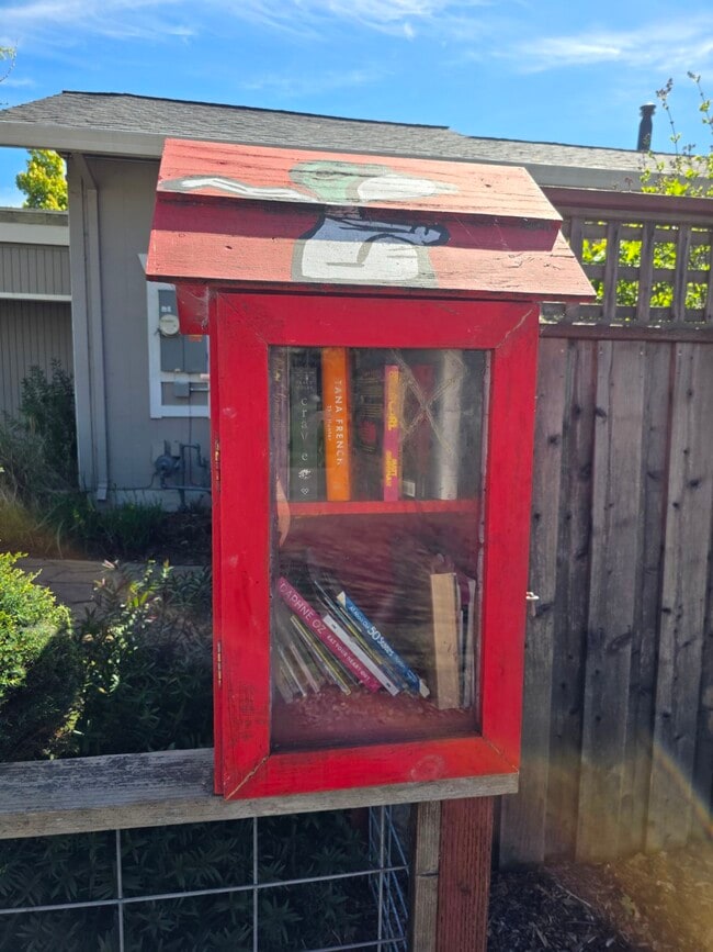 Building Photo - 437 Korbel Pl