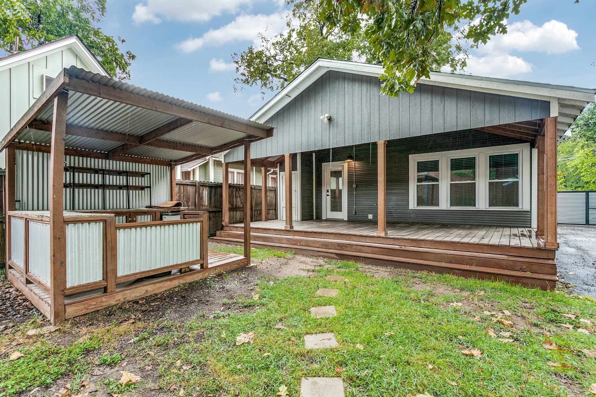 Building Photo - 326 Simon