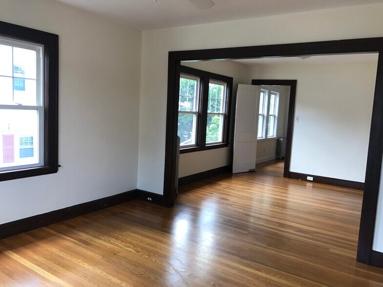 Living room/dining room - 147 Farrington St