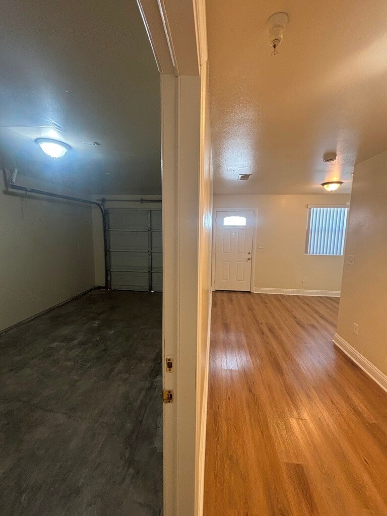 Building Photo - 846 W 78th St