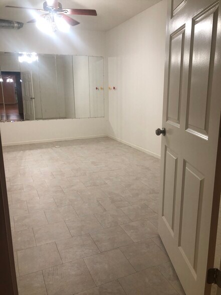 Building Photo - 1680 Oakbrooke Ct