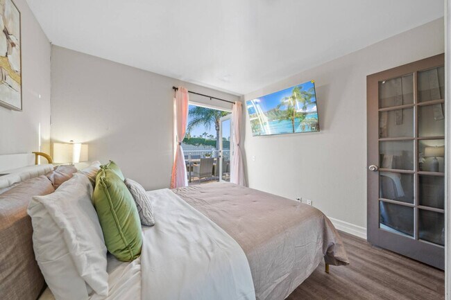 Building Photo - 13075 Old West Ave