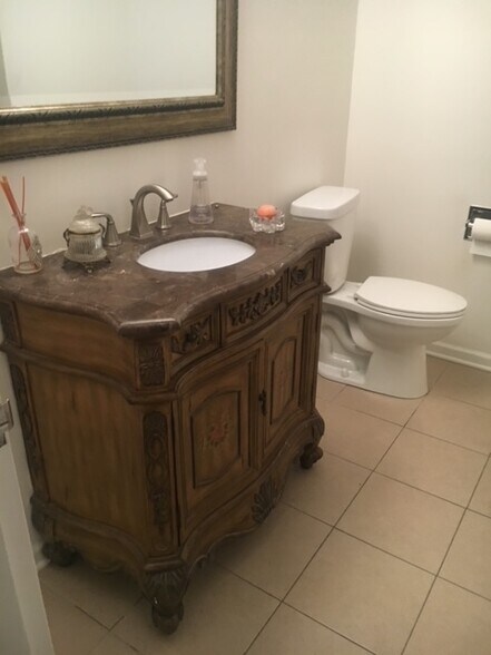 FullGuest Bath - 1250 Park Ave W