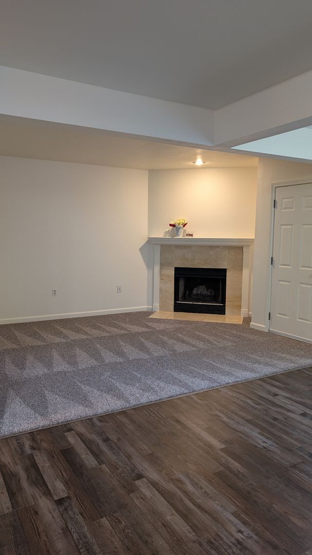 Building Photo - 3 Bedroom Townhome in Shoreline