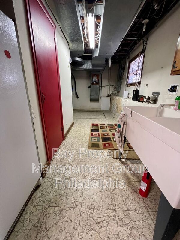 Building Photo - 303 Hedgerow Ln