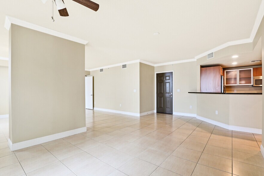 Building Photo - 610 Clematis St