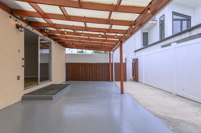 Building Photo - 358 I Ave