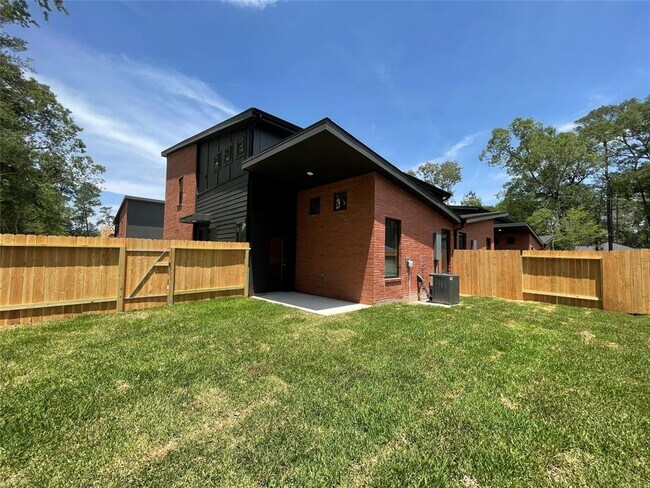 Building Photo - 2515 Appian Wy