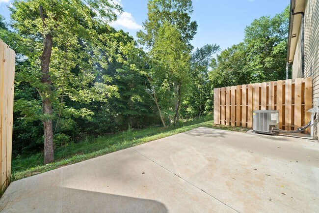 Building Photo - 219 Smithson Ln