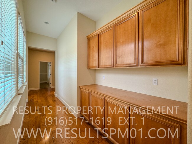 Building Photo - Luxury Whitney Oaks Retreat – Private Gated Community in Rocklin