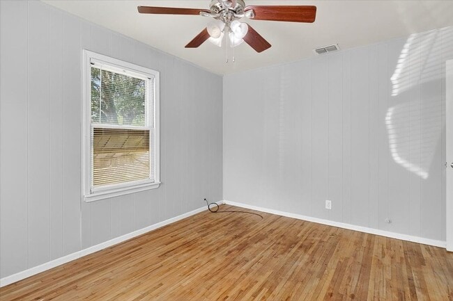 Building Photo - 11230 Blades- 3bed/1bath $1,195/month
