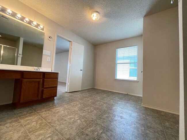 Building Photo - Keller ISD-5 BED, 4 BATH-AMAZING PRICE!