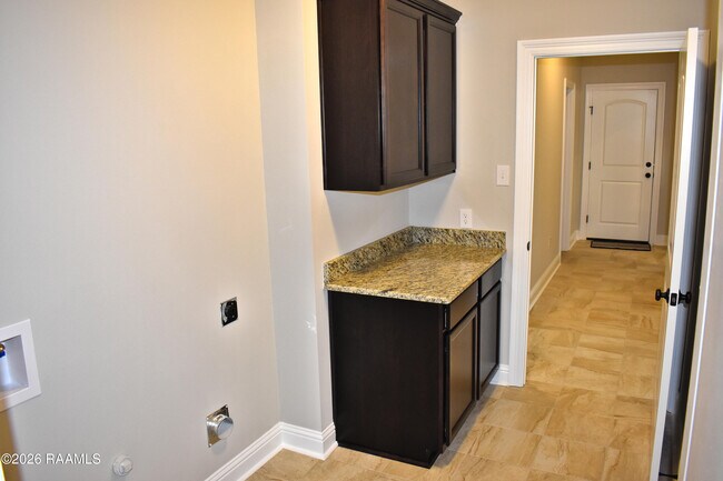Building Photo - 421 Berg Ct