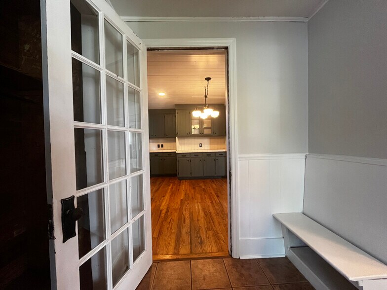 Building Photo - 628 Pisgah Dr