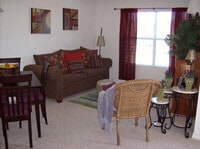 Building Photo - Villas of Hubbard