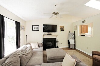 Building Photo - Pet-Friendly One-Level Lake Monticello Home