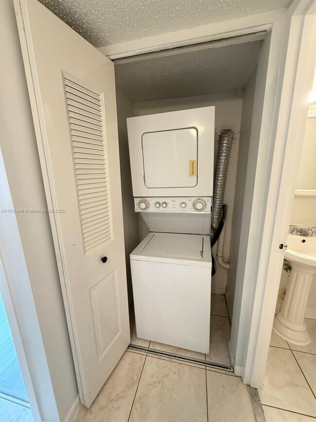 Building Photo - 5805 Washington St