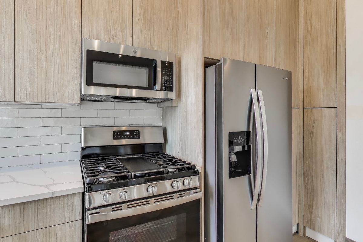 Building Photo - 2023 N Drake Ave