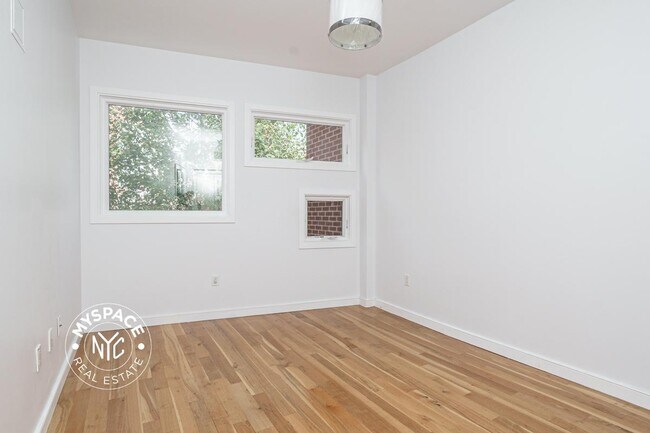 Building Photo - 474 Grand Ave