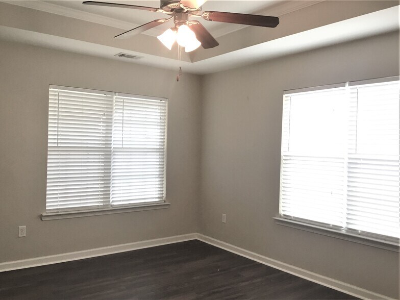 Building Photo - 107 Fontenot Dr