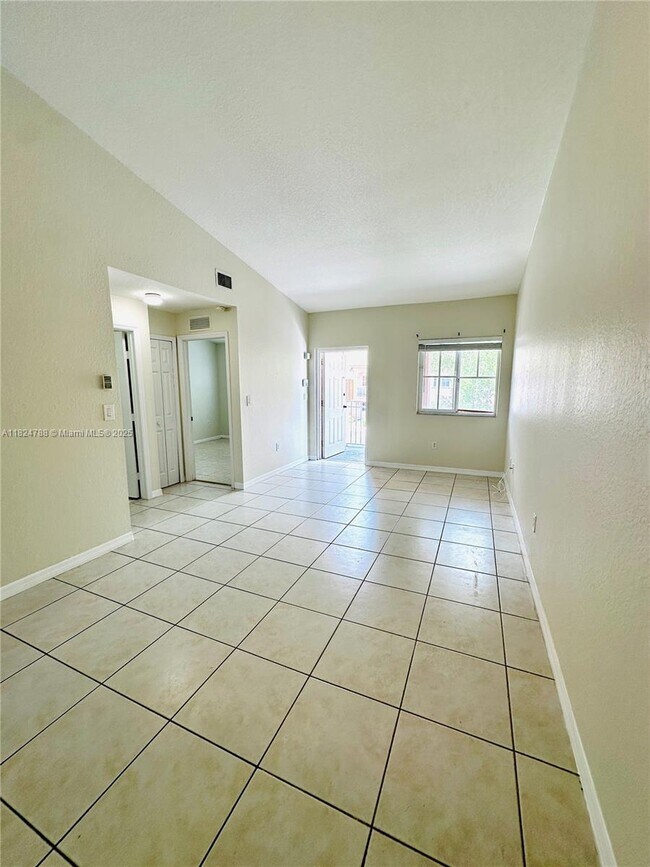 Building Photo - 1251 SE 28th Ct