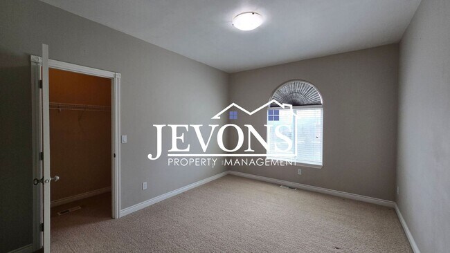 Building Photo - Open House viewings every Tuesday and Friday at 12:00 PM.