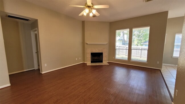 Building Photo - 3825 Evergreen Way
