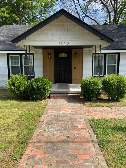 Front of home - 1603 Washington St E