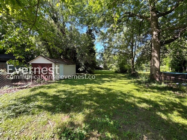 Building Photo - 3 Bed, 2 Bath Home with Off-Street Parking / Vouchers Accepted /Move-In Bonus: Move in this July ...