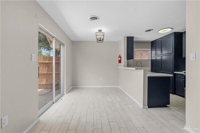 Building Photo - 12 Wisteria Ave
